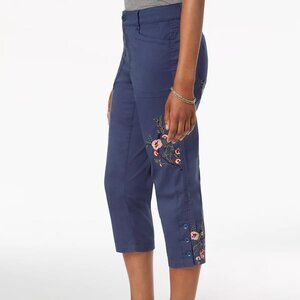 Embroidered Floral Cargo Capri Cropped Pants Blue Size 18
